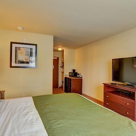 Cobblestone Hotel & Suites - Punxsutawney ภายนอก รูปภาพ