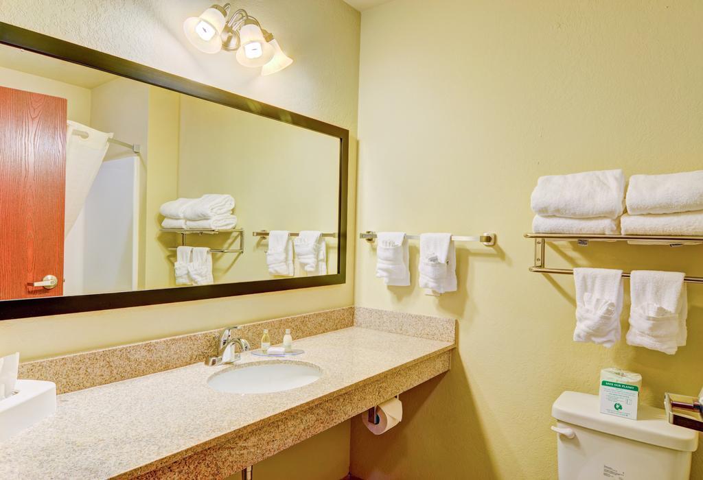 Cobblestone Hotel & Suites - Punxsutawney ภายนอก รูปภาพ