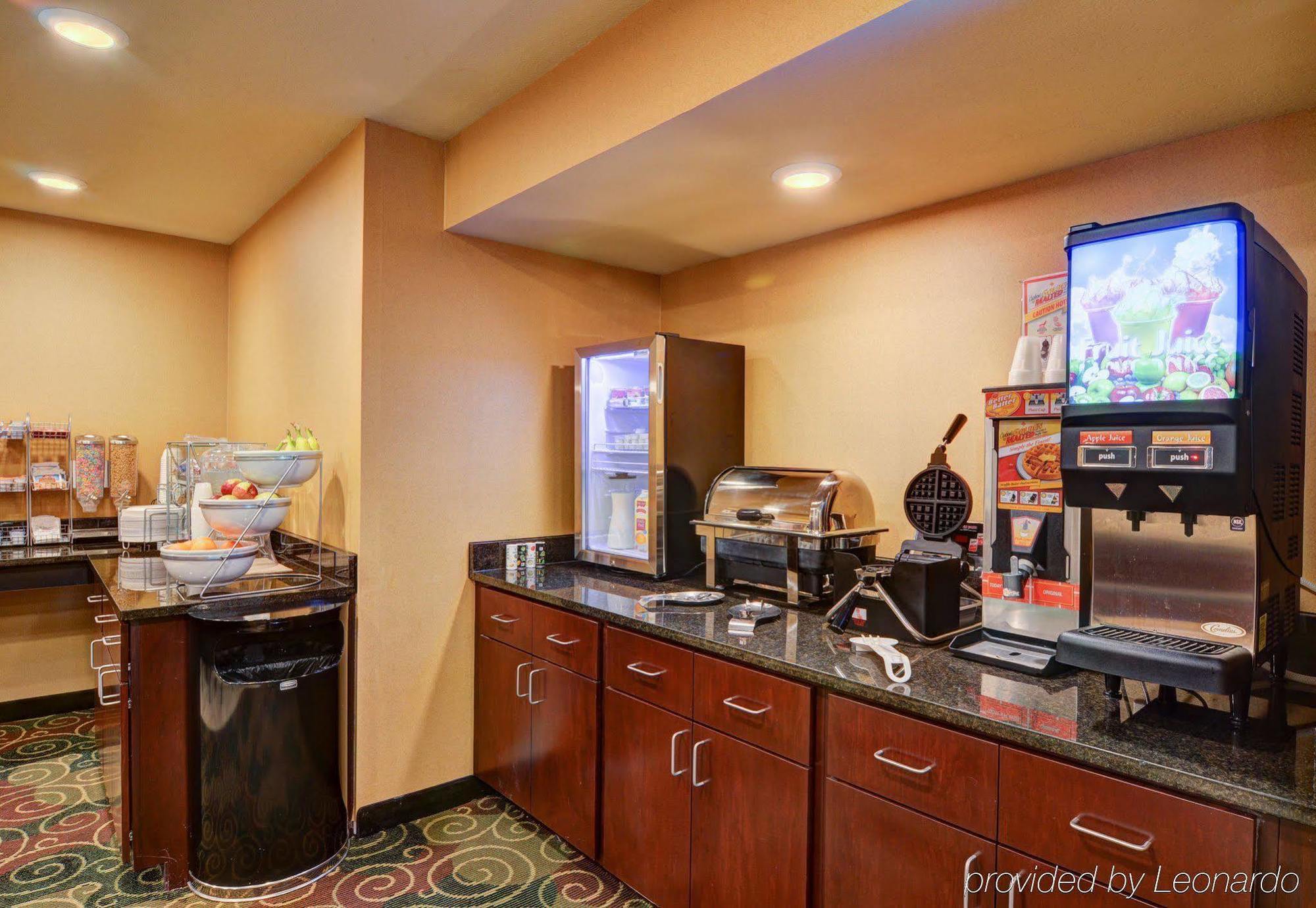 Cobblestone Hotel & Suites - Punxsutawney ภายนอก รูปภาพ