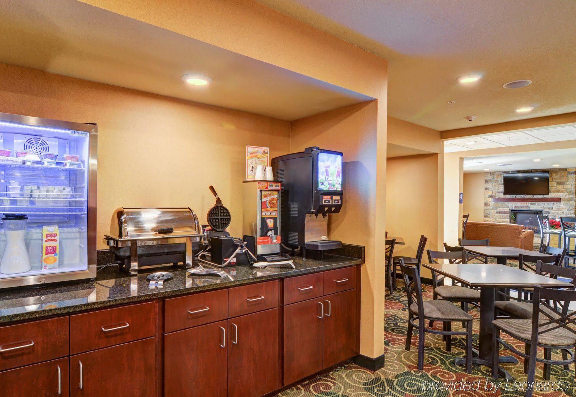 Cobblestone Hotel & Suites - Punxsutawney ภายนอก รูปภาพ