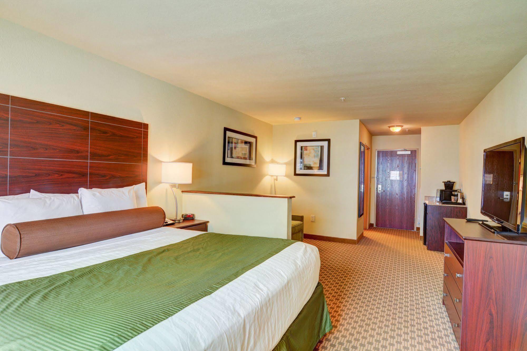 Cobblestone Hotel & Suites - Punxsutawney ภายนอก รูปภาพ