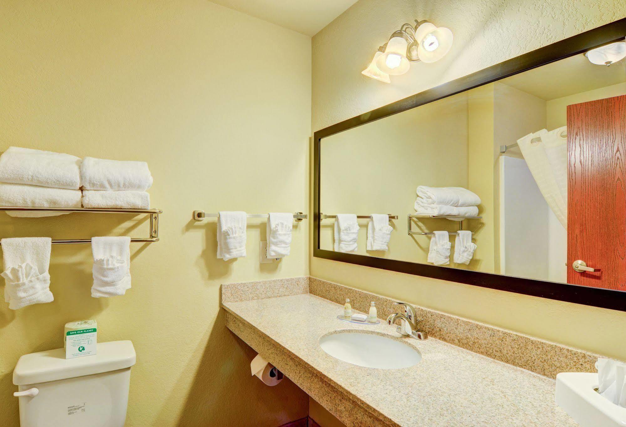 Cobblestone Hotel & Suites - Punxsutawney ภายนอก รูปภาพ