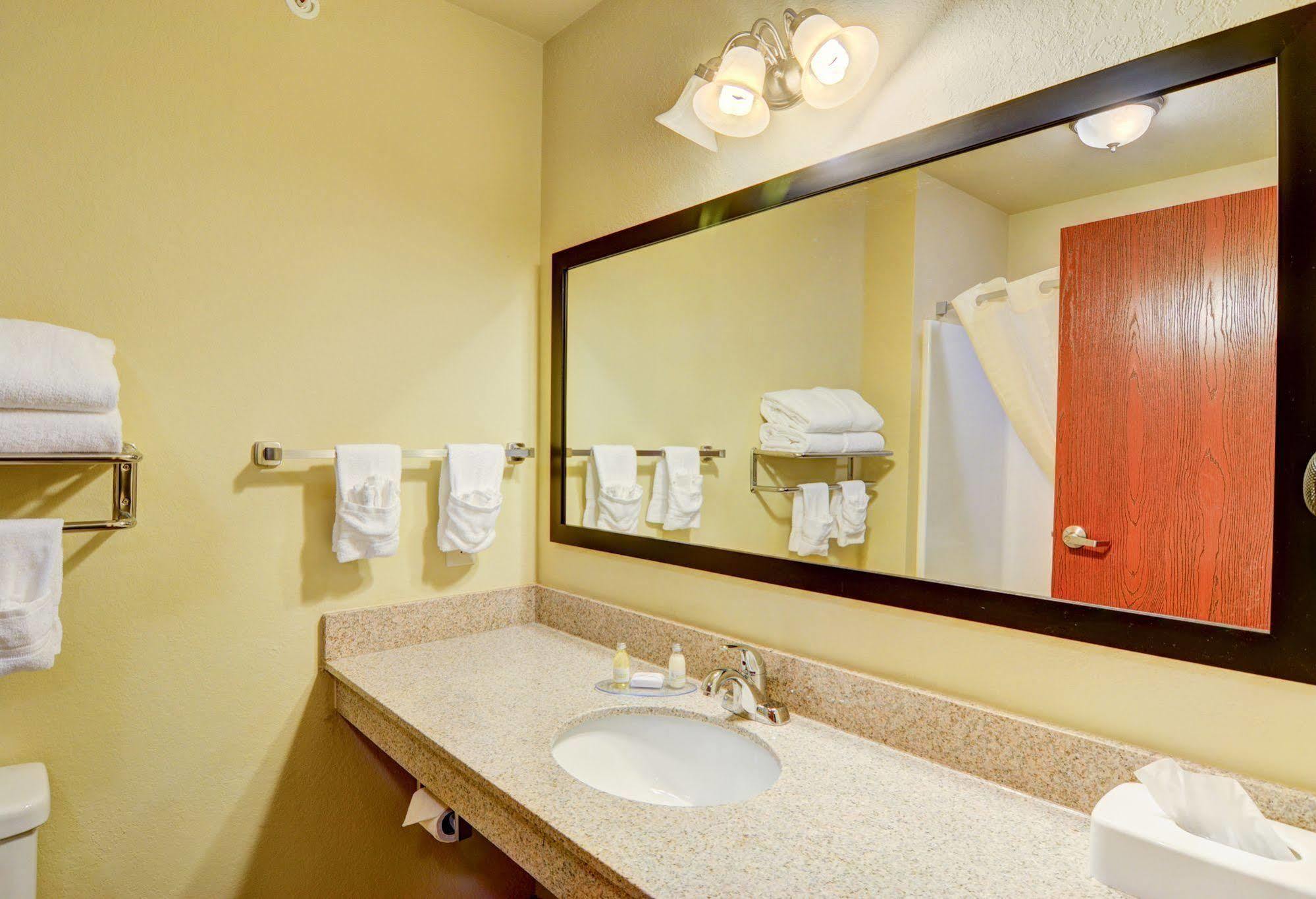 Cobblestone Hotel & Suites - Punxsutawney ภายนอก รูปภาพ
