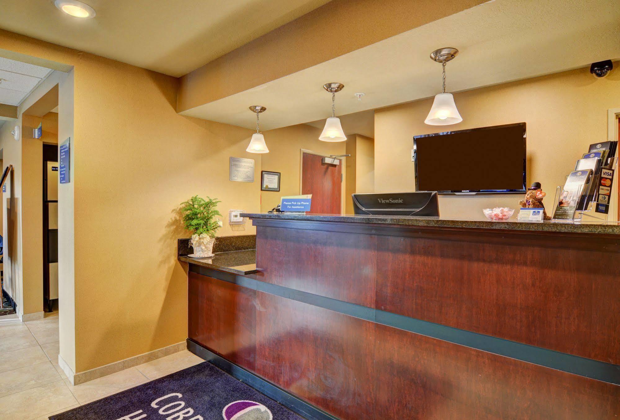 Cobblestone Hotel & Suites - Punxsutawney ภายนอก รูปภาพ