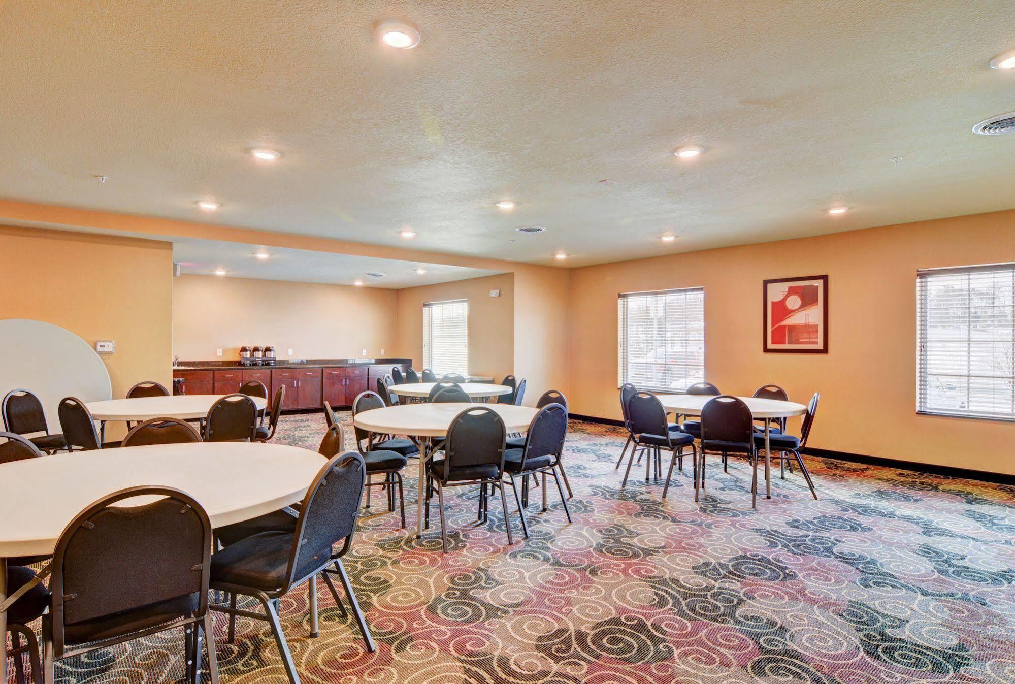 Cobblestone Hotel & Suites - Punxsutawney ภายนอก รูปภาพ