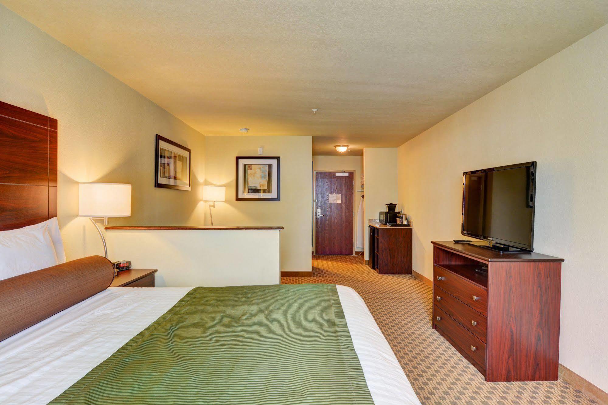 Cobblestone Hotel & Suites - Punxsutawney ภายนอก รูปภาพ