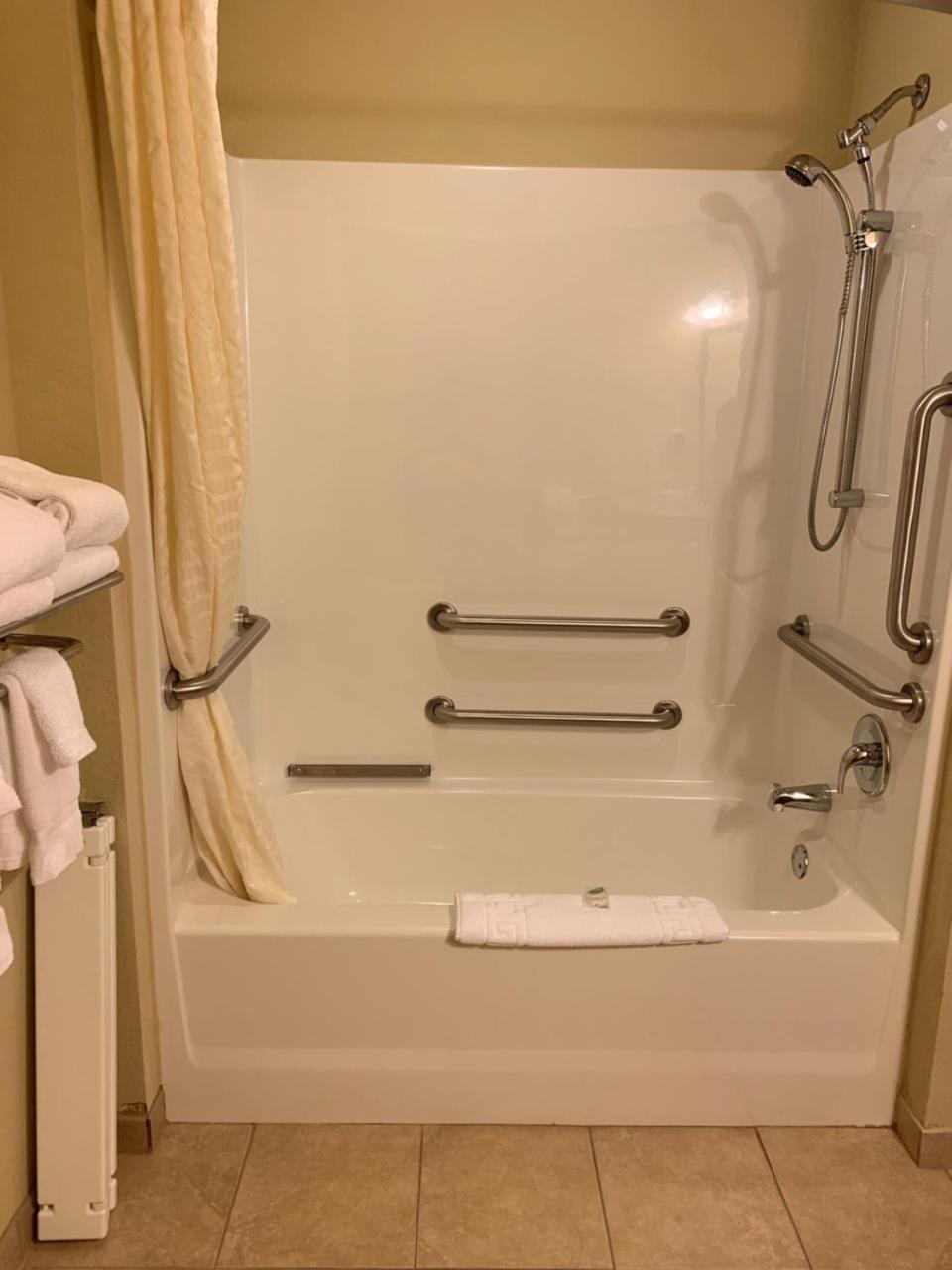 Cobblestone Hotel & Suites - Punxsutawney ภายนอก รูปภาพ